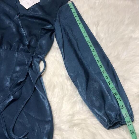 NWT Sadie & Sage Ruffle Wrap Dress Medium - Picture 7 of 12